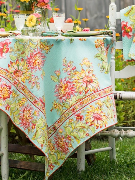 April Cornell￼ Other - April Cornell Dahlia Days Tablecloth 60”x86” & 4 Napkins